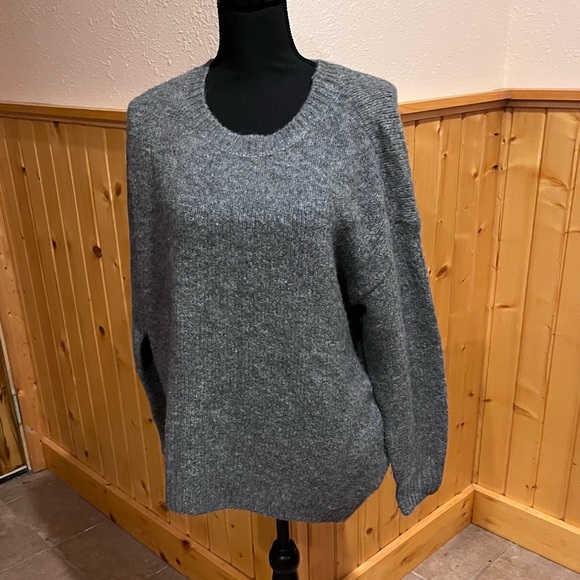 Express cozy fall oversized grey crew neck sweater - Picture 1 of 3